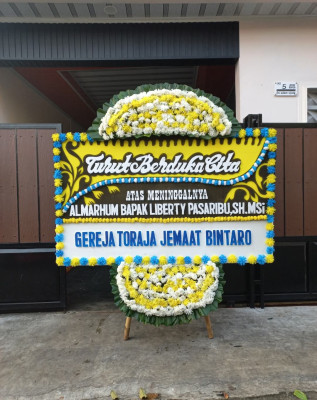 Papan Bunga Duka di Gudang Seng