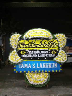 Papan Bunga Duka di Gudang Seng